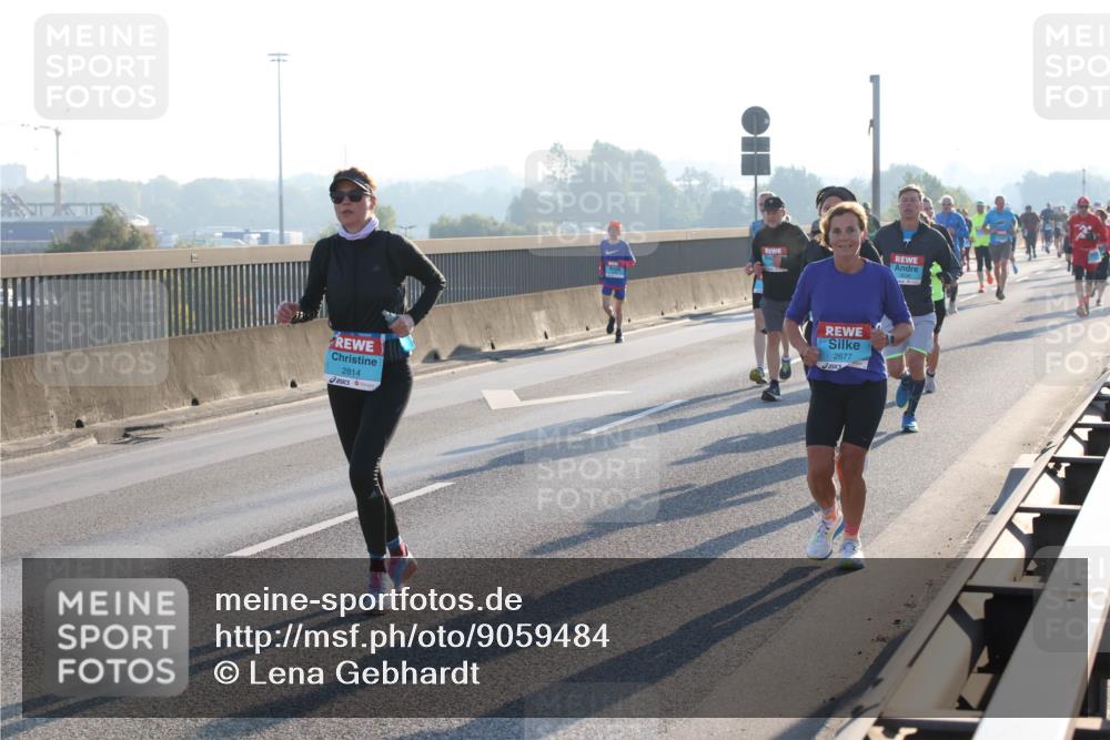 03.10.2025 - Köhlbrandbrückenlauf Lena Gebhardt http://msf.ph/oto/9059484 03.10.2025 09:18:51 Position 1 2814, 2677 meine-sportfotos.de