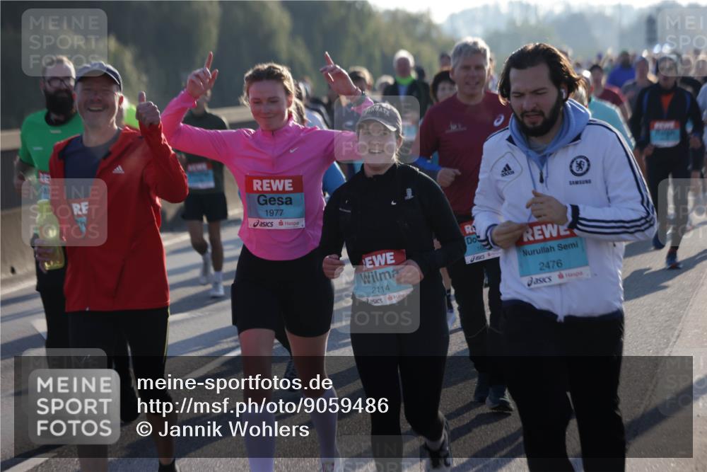 03.10.2025 - Köhlbrandbrückenlauf Jannik Wohlers http://msf.ph/oto/9059486 03.10.2025 09:22:15 Position 3 1977, 2114, 16, 2476 meine-sportfotos.de