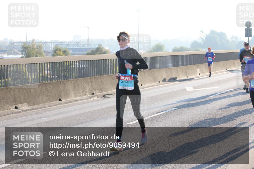 03.10.2025 - Köhlbrandbrückenlauf Lena Gebhardt http://msf.ph/oto/9059494 03.10.2025 09:18:51 Position 1 2814 meine-sportfotos.de