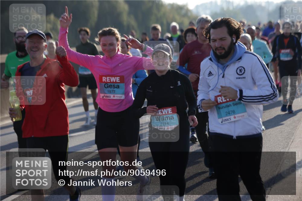 03.10.2025 - Köhlbrandbrückenlauf Jannik Wohlers http://msf.ph/oto/9059496 03.10.2025 09:22:16 Position 3 1977, 2114, 2476 meine-sportfotos.de