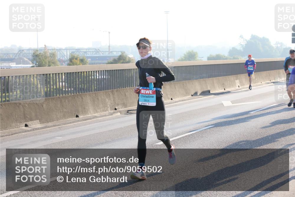 03.10.2025 - Köhlbrandbrückenlauf Lena Gebhardt http://msf.ph/oto/9059502 03.10.2025 09:18:51 Position 1 2814 meine-sportfotos.de
