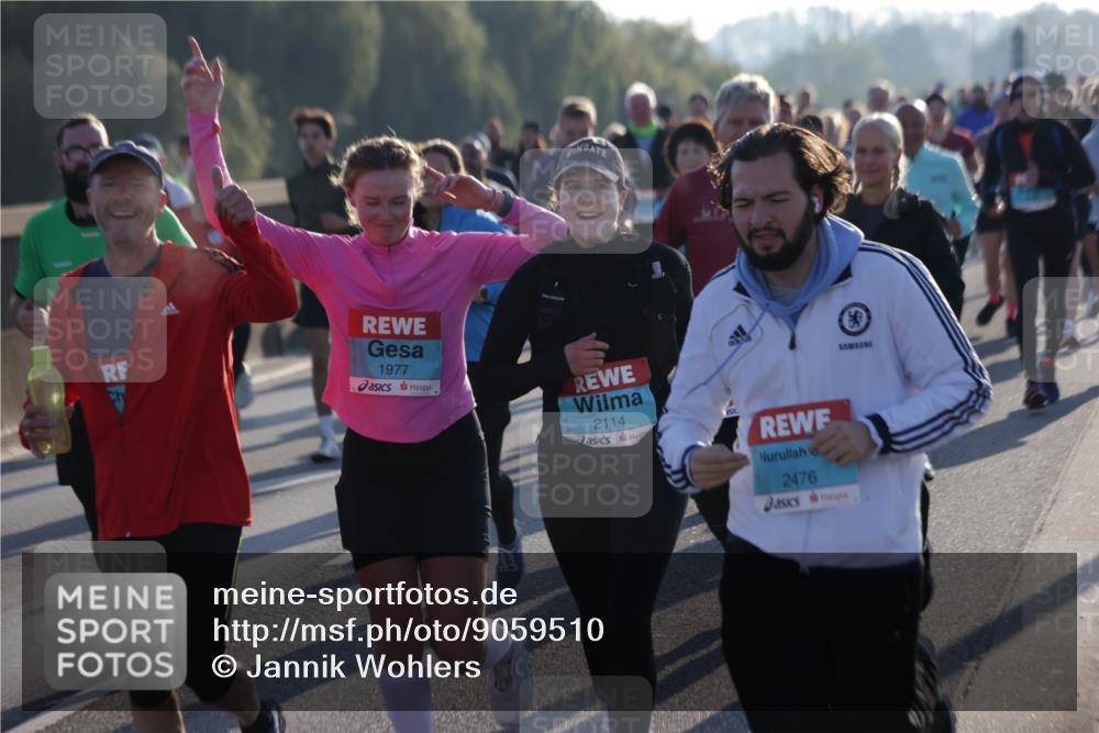 03.10.2025 - Köhlbrandbrückenlauf Jannik Wohlers http://msf.ph/oto/9059510 03.10.2025 09:22:16 Position 3 1977, 2114, 2476 meine-sportfotos.de