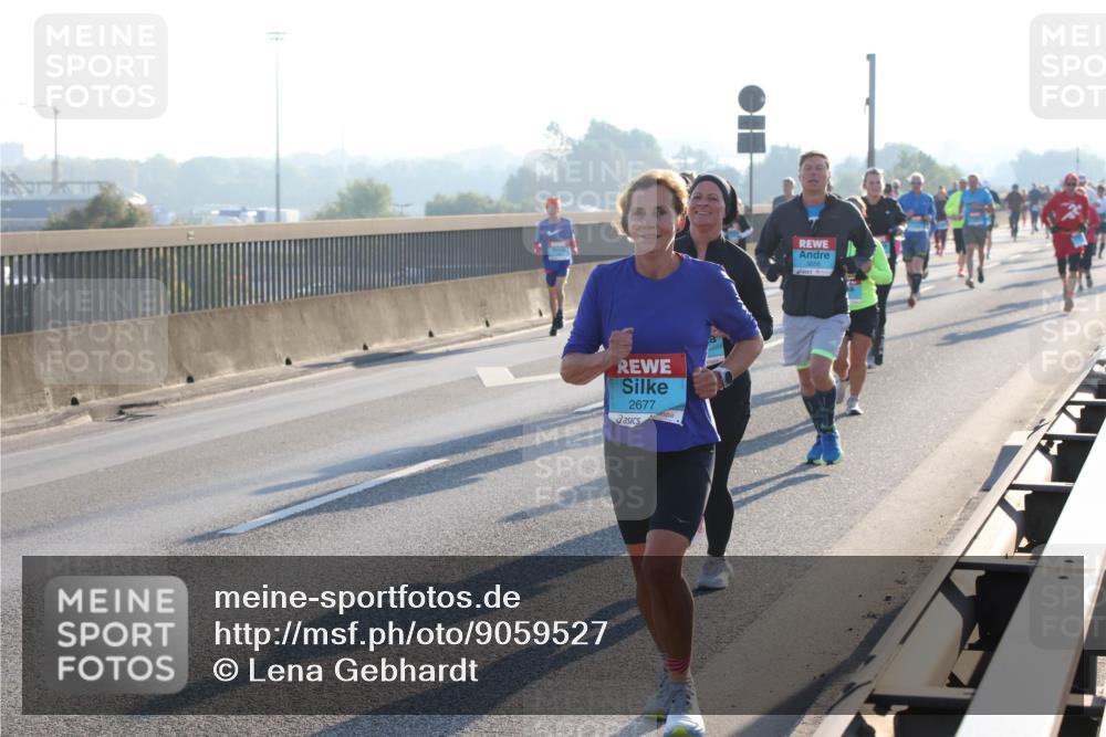 03.10.2025 - Köhlbrandbrückenlauf Lena Gebhardt http://msf.ph/oto/9059527 03.10.2025 09:18:52 Position 1 2677 meine-sportfotos.de