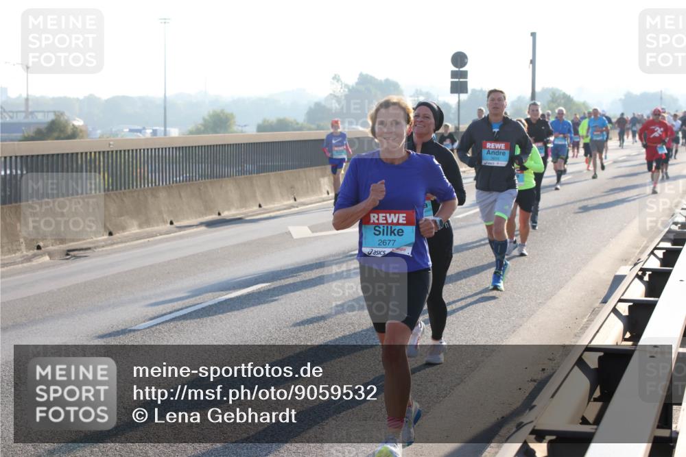 03.10.2025 - Köhlbrandbrückenlauf Lena Gebhardt http://msf.ph/oto/9059532 03.10.2025 09:18:52 Position 1 2677 meine-sportfotos.de