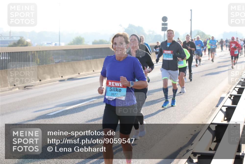 03.10.2025 - Köhlbrandbrückenlauf Lena Gebhardt http://msf.ph/oto/9059547 03.10.2025 09:18:52 Position 1 2677 meine-sportfotos.de