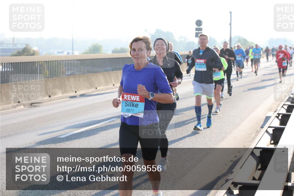 03.10.2025 - Köhlbrandbrückenlauf Lena Gebhardt http://msf.ph/oto/9059556 03.10.2025 09:18:53 Position 1 2677 meine-sportfotos.de