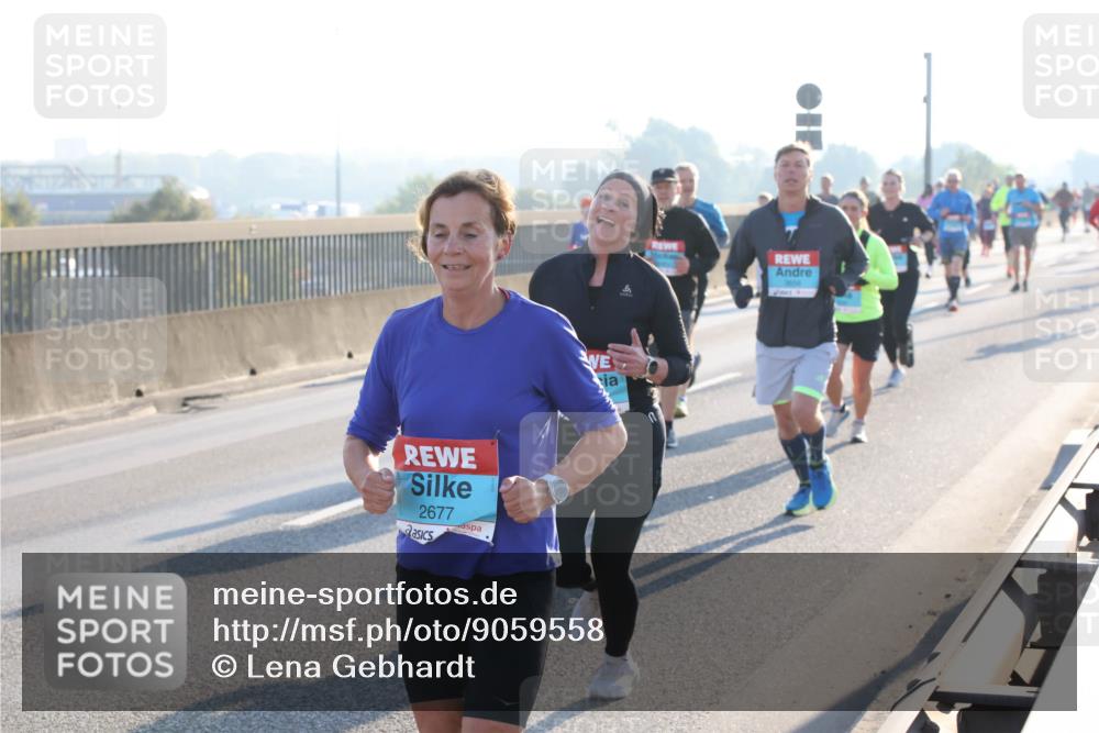 03.10.2025 - Köhlbrandbrückenlauf Lena Gebhardt http://msf.ph/oto/9059558 03.10.2025 09:18:53 Position 1 2677 meine-sportfotos.de