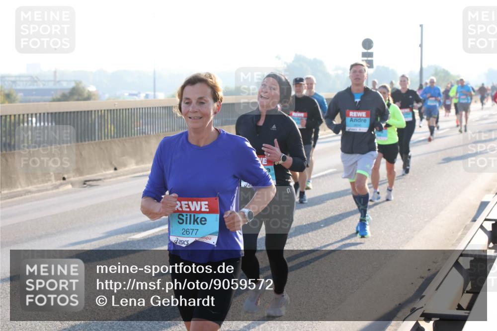 03.10.2025 - Köhlbrandbrückenlauf Lena Gebhardt http://msf.ph/oto/9059572 03.10.2025 09:18:53 Position 1 2677 meine-sportfotos.de
