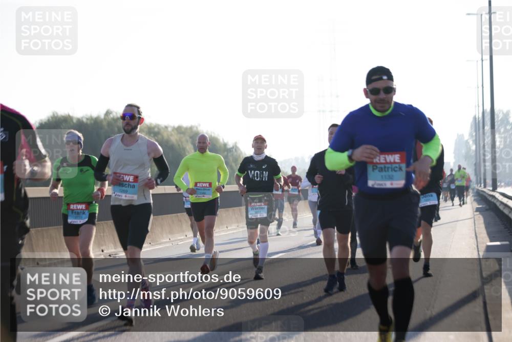 03.10.2025 - Köhlbrandbrückenlauf Jannik Wohlers http://msf.ph/oto/9059609 03.10.2025 09:14:26 Position 3 1269, 1168, 1132 meine-sportfotos.de