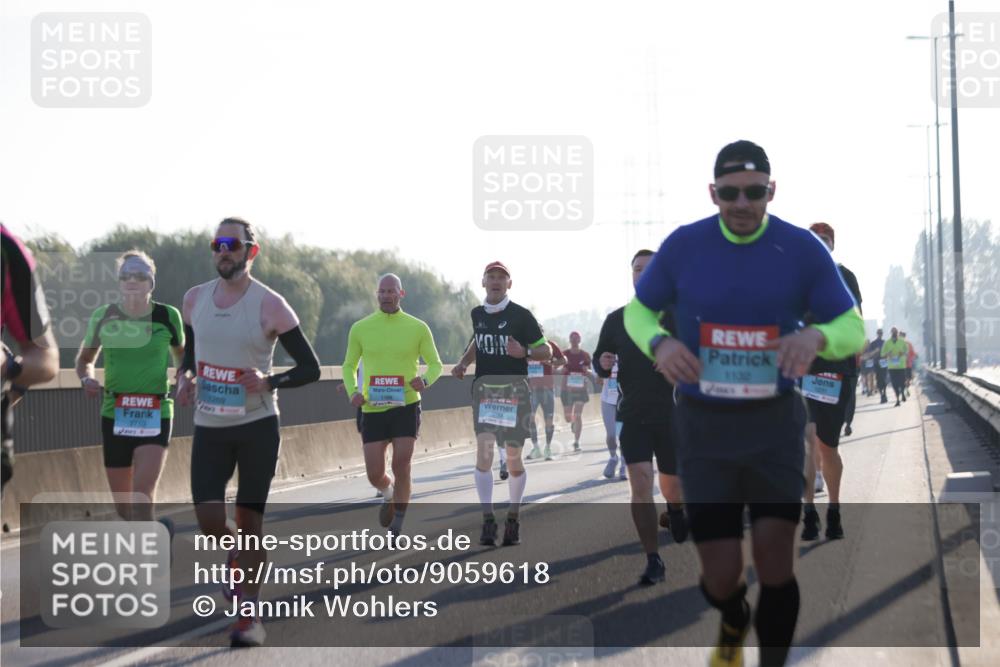 03.10.2025 - Köhlbrandbrückenlauf Jannik Wohlers http://msf.ph/oto/9059618 03.10.2025 09:14:26 Position 3 2710, 1269, 1132 meine-sportfotos.de