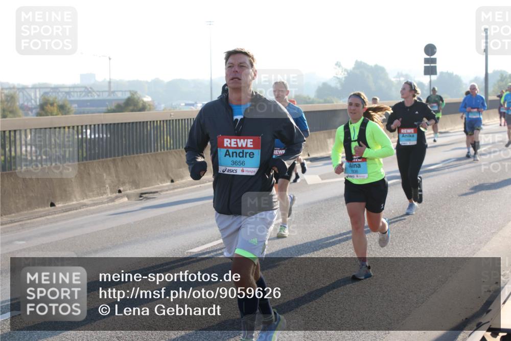 03.10.2025 - Köhlbrandbrückenlauf Lena Gebhardt http://msf.ph/oto/9059626 03.10.2025 09:18:54 Position 1 3656, 1836 meine-sportfotos.de