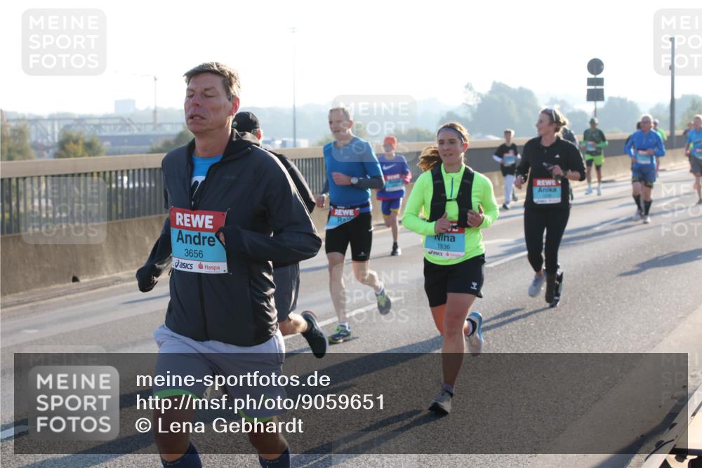 03.10.2025 - Köhlbrandbrückenlauf Lena Gebhardt http://msf.ph/oto/9059651 03.10.2025 09:18:55 Position 1 3656, 1836 meine-sportfotos.de