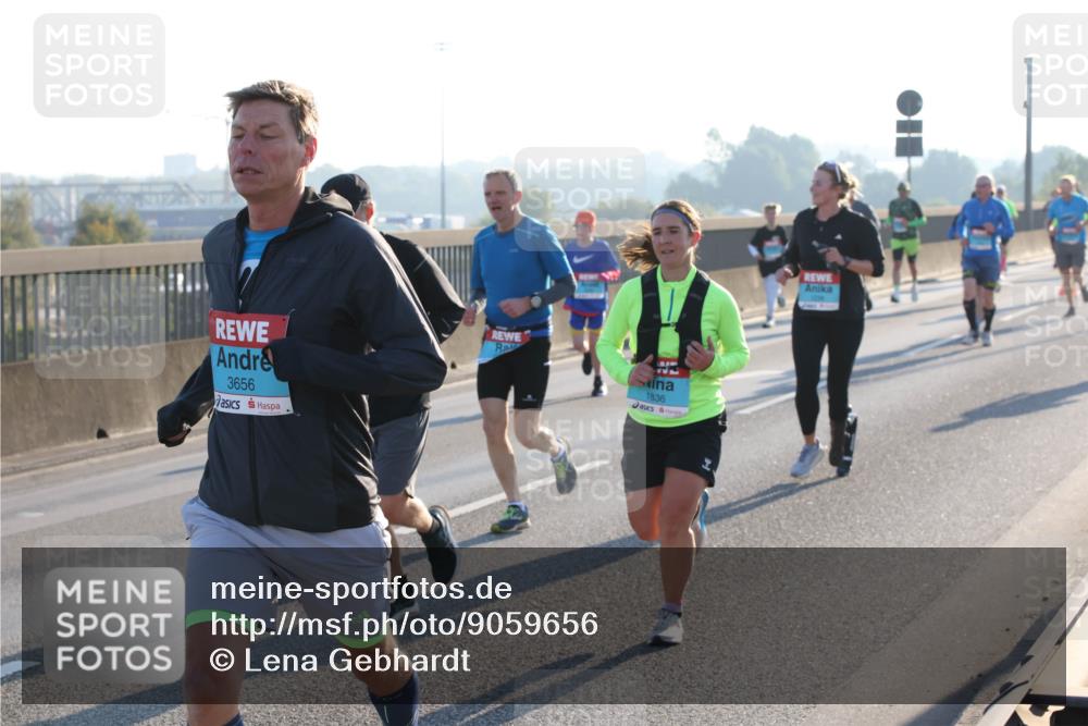 03.10.2025 - Köhlbrandbrückenlauf Lena Gebhardt http://msf.ph/oto/9059656 03.10.2025 09:18:55 Position 1 3656, 27, 1836 meine-sportfotos.de