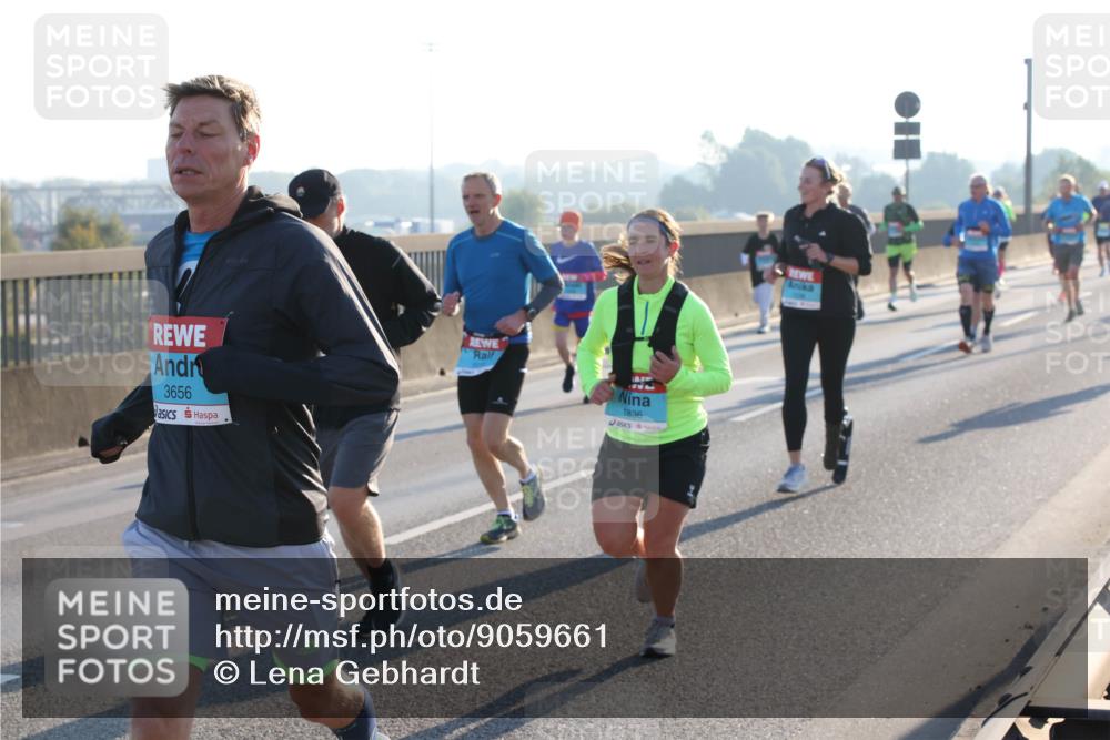 03.10.2025 - Köhlbrandbrückenlauf Lena Gebhardt http://msf.ph/oto/9059661 03.10.2025 09:18:55 Position 1 3656, 25, 1836 meine-sportfotos.de