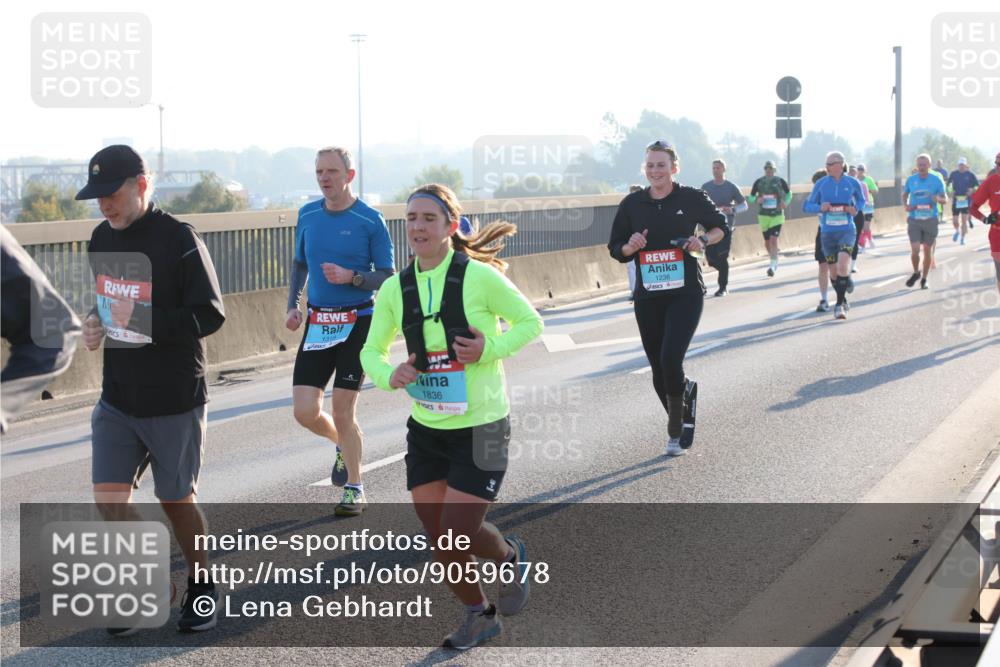 03.10.2025 - Köhlbrandbrückenlauf Lena Gebhardt http://msf.ph/oto/9059678 03.10.2025 09:18:55 Position 1 1319, 1836, 1238 meine-sportfotos.de