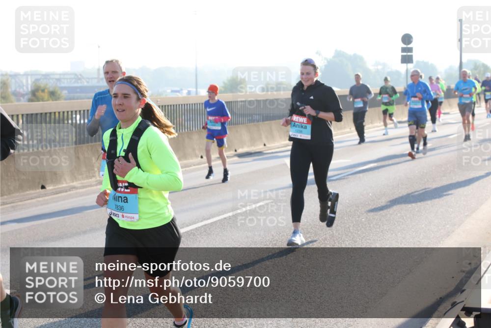 03.10.2025 - Köhlbrandbrückenlauf Lena Gebhardt http://msf.ph/oto/9059700 03.10.2025 09:18:55 Position 1 1836, 1238 meine-sportfotos.de