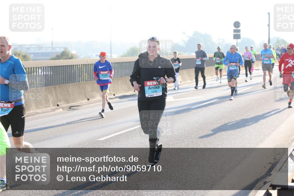 03.10.2025 - Köhlbrandbrückenlauf Lena Gebhardt http://msf.ph/oto/9059710 03.10.2025 09:18:56 Position 1 1319, 1238 meine-sportfotos.de