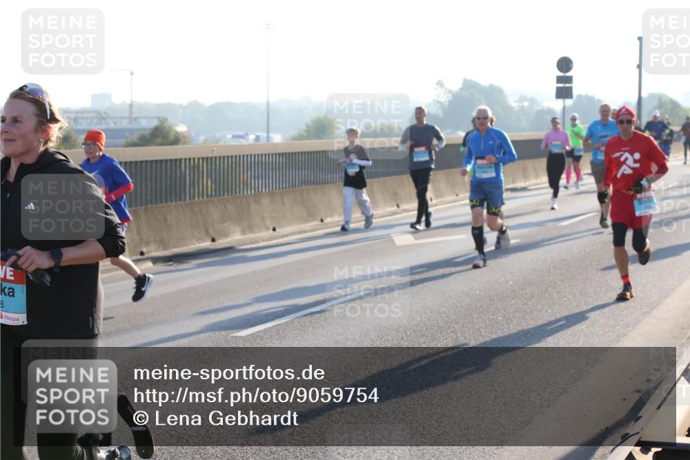 03.10.2025 - Köhlbrandbrückenlauf Lena Gebhardt http://msf.ph/oto/9059754 03.10.2025 09:18:57 Position 1 8 meine-sportfotos.de