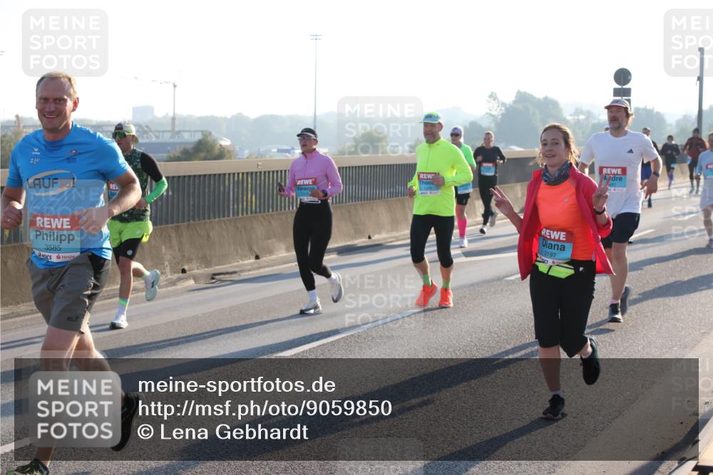 03.10.2025 - Köhlbrandbrückenlauf Lena Gebhardt http://msf.ph/oto/9059850 03.10.2025 09:19:02 Position 1 3585, 1409, 3197 meine-sportfotos.de