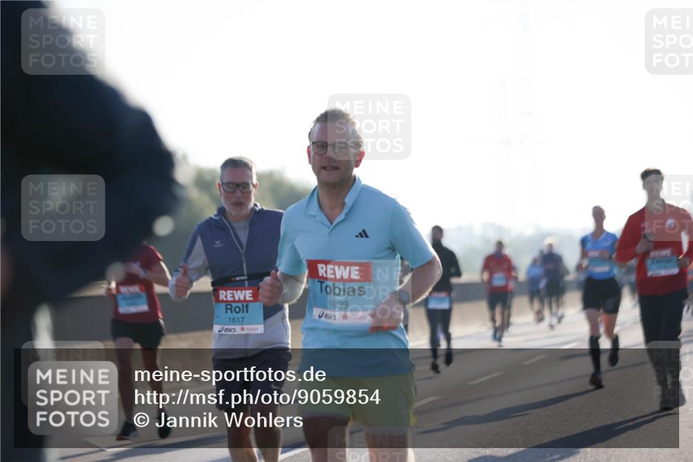 03.10.2025 - Köhlbrandbrückenlauf Jannik Wohlers http://msf.ph/oto/9059854 03.10.2025 09:14:32 Position 3 1617, 1639 meine-sportfotos.de