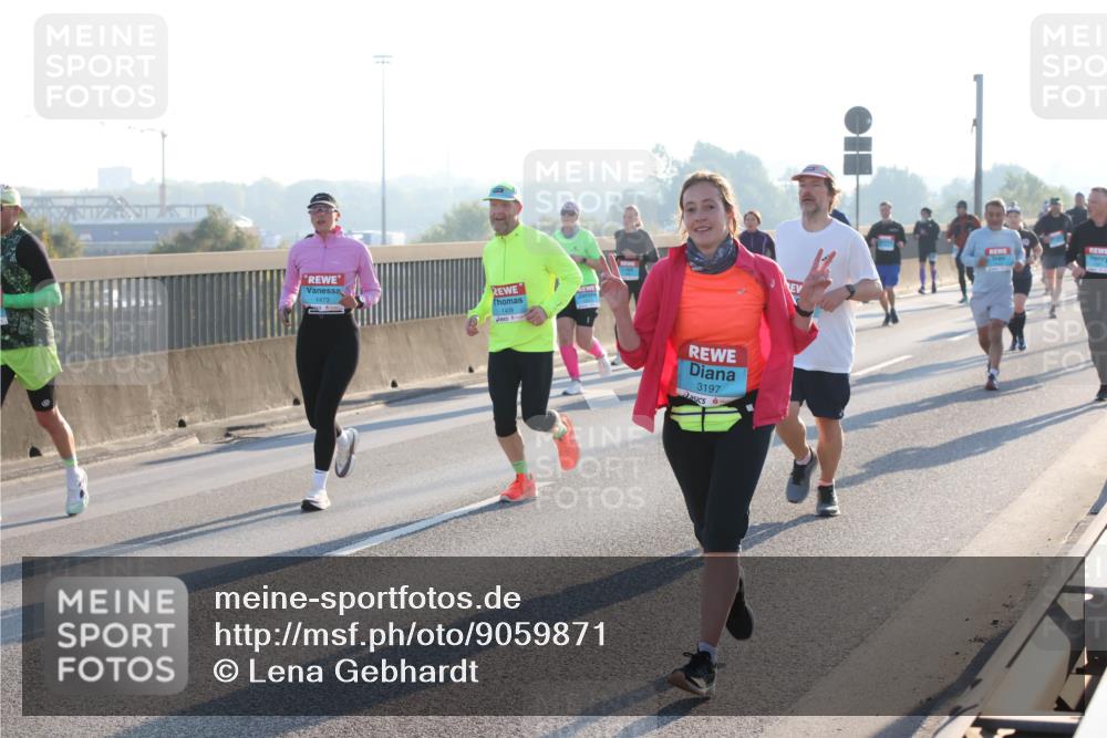 03.10.2025 - Köhlbrandbrückenlauf Lena Gebhardt http://msf.ph/oto/9059871 03.10.2025 09:19:02 Position 1 1409, 1473, 3197 meine-sportfotos.de