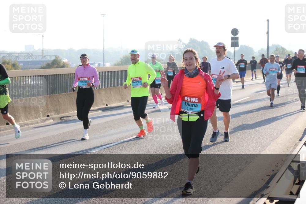 03.10.2025 - Köhlbrandbrückenlauf Lena Gebhardt http://msf.ph/oto/9059882 03.10.2025 09:19:02 Position 1 1473, 1409, 3197 meine-sportfotos.de