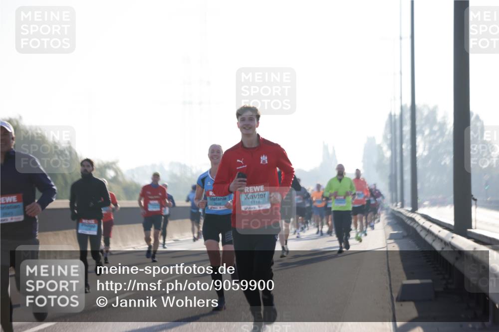 03.10.2025 - Köhlbrandbrückenlauf Jannik Wohlers http://msf.ph/oto/9059900 03.10.2025 09:14:33 Position 3 2843, 3458, 1118 meine-sportfotos.de