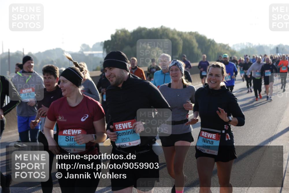 03.10.2025 - Köhlbrandbrückenlauf Jannik Wohlers http://msf.ph/oto/9059903 03.10.2025 09:22:24 Position 3 2700, 1951, 2071, 2349 meine-sportfotos.de