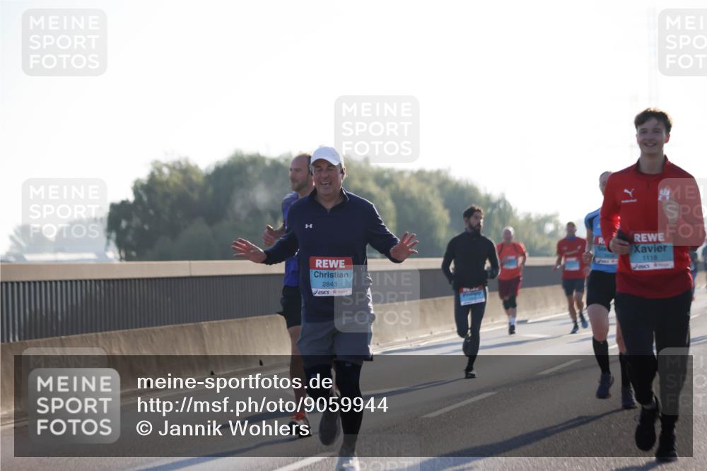 03.10.2025 - Köhlbrandbrückenlauf Jannik Wohlers http://msf.ph/oto/9059944 03.10.2025 09:14:34 Position 3 2843, 1118 meine-sportfotos.de