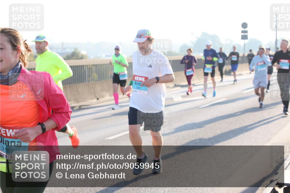 03.10.2025 - Köhlbrandbrückenlauf Lena Gebhardt http://msf.ph/oto/9059945 03.10.2025 09:19:03 Position 1 3197, 3481 meine-sportfotos.de
