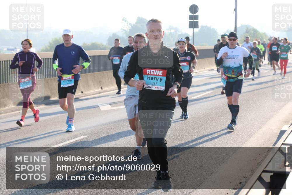 03.10.2025 - Köhlbrandbrückenlauf Lena Gebhardt http://msf.ph/oto/9060029 03.10.2025 09:19:05 Position 1 3300, 1397 meine-sportfotos.de