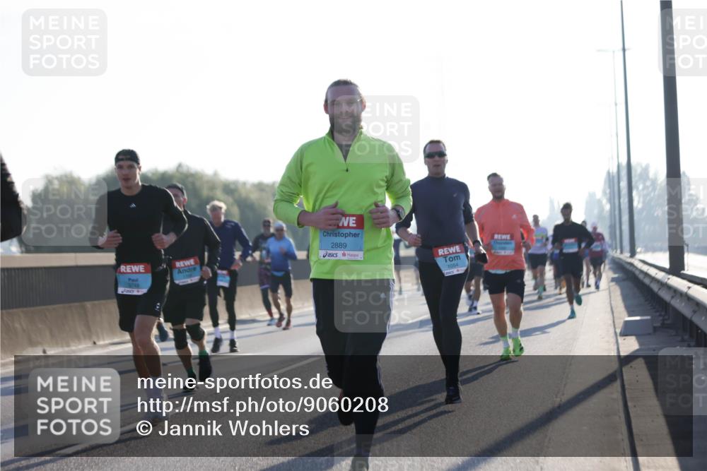 03.10.2025 - Köhlbrandbrückenlauf Jannik Wohlers http://msf.ph/oto/9060208 03.10.2025 09:14:42 Position 3 3749, 2889, 1054 meine-sportfotos.de