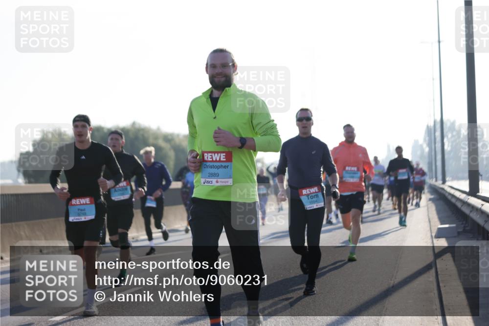 03.10.2025 - Köhlbrandbrückenlauf Jannik Wohlers http://msf.ph/oto/9060231 03.10.2025 09:14:43 Position 3 3749, 2889, 1054 meine-sportfotos.de