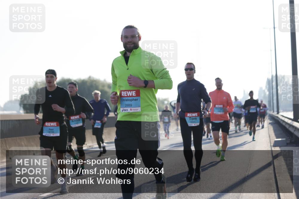 03.10.2025 - Köhlbrandbrückenlauf Jannik Wohlers http://msf.ph/oto/9060234 03.10.2025 09:14:43 Position 3 3749, 2889, 1054 meine-sportfotos.de