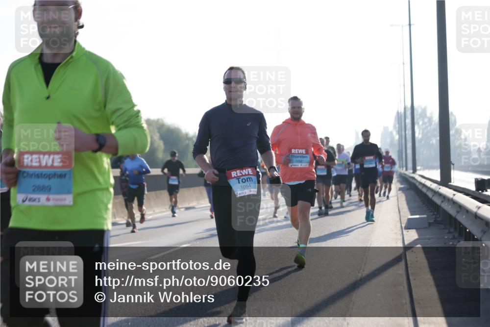 03.10.2025 - Köhlbrandbrückenlauf Jannik Wohlers http://msf.ph/oto/9060235 03.10.2025 09:14:43 Position 3 2889, 1054, 1292 meine-sportfotos.de