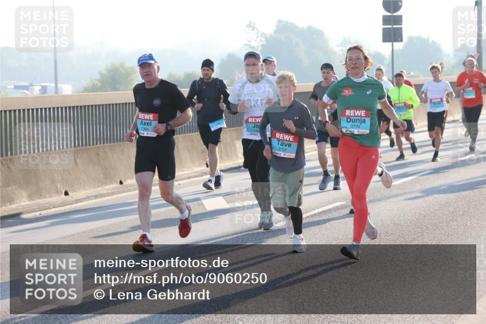 03.10.2025 - Köhlbrandbrückenlauf Lena Gebhardt http://msf.ph/oto/9060250 03.10.2025 09:19:11 Position 1 1369, 149, 3707, 3709 meine-sportfotos.de