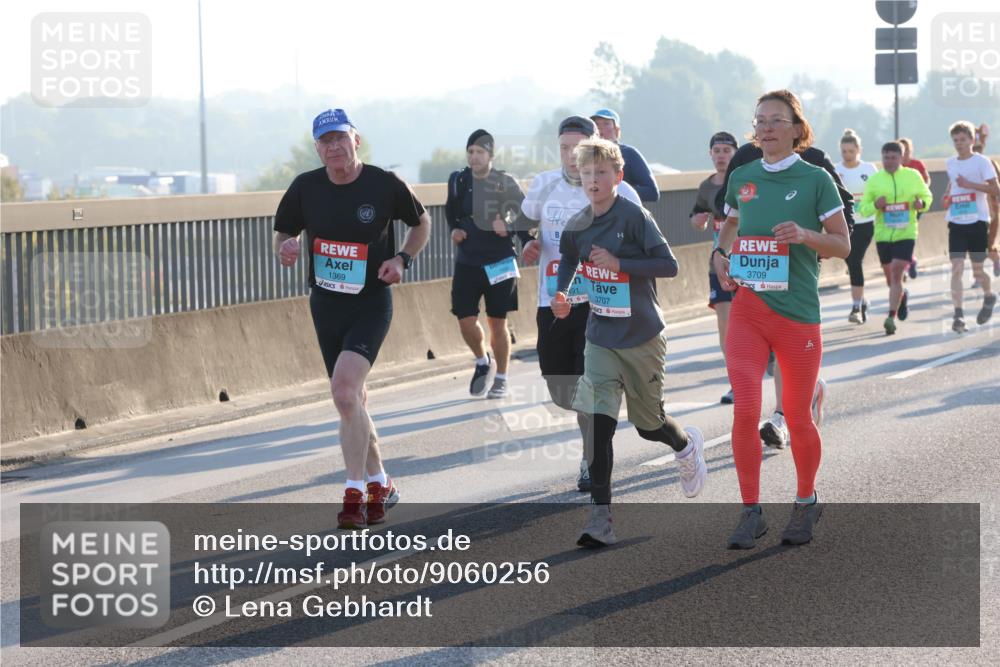 03.10.2025 - Köhlbrandbrückenlauf Lena Gebhardt http://msf.ph/oto/9060256 03.10.2025 09:19:12 Position 1 1369, 3707, 3709 meine-sportfotos.de
