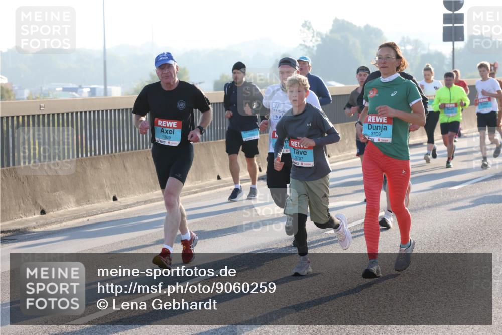 03.10.2025 - Köhlbrandbrückenlauf Lena Gebhardt http://msf.ph/oto/9060259 03.10.2025 09:19:12 Position 1 1369, 3707, 3709 meine-sportfotos.de