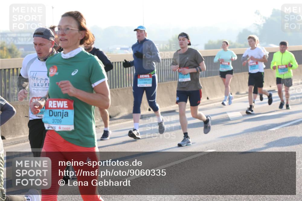 03.10.2025 - Köhlbrandbrückenlauf Lena Gebhardt http://msf.ph/oto/9060335 03.10.2025 09:19:14 Position 1 491, 3709, 1364 meine-sportfotos.de