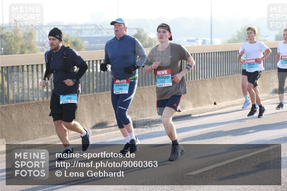 03.10.2025 - Köhlbrandbrückenlauf Lena Gebhardt http://msf.ph/oto/9060363 03.10.2025 09:19:15 Position 1 1680, 1364, 1722 meine-sportfotos.de