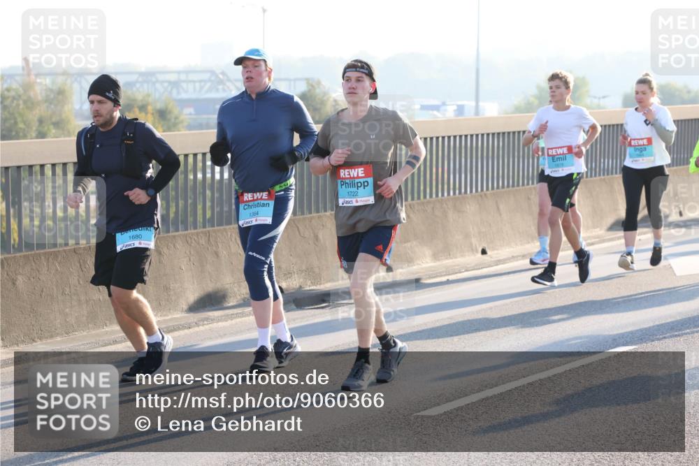 03.10.2025 - Köhlbrandbrückenlauf Lena Gebhardt http://msf.ph/oto/9060366 03.10.2025 09:19:15 Position 1 1680, 1364, 1722, 6 meine-sportfotos.de