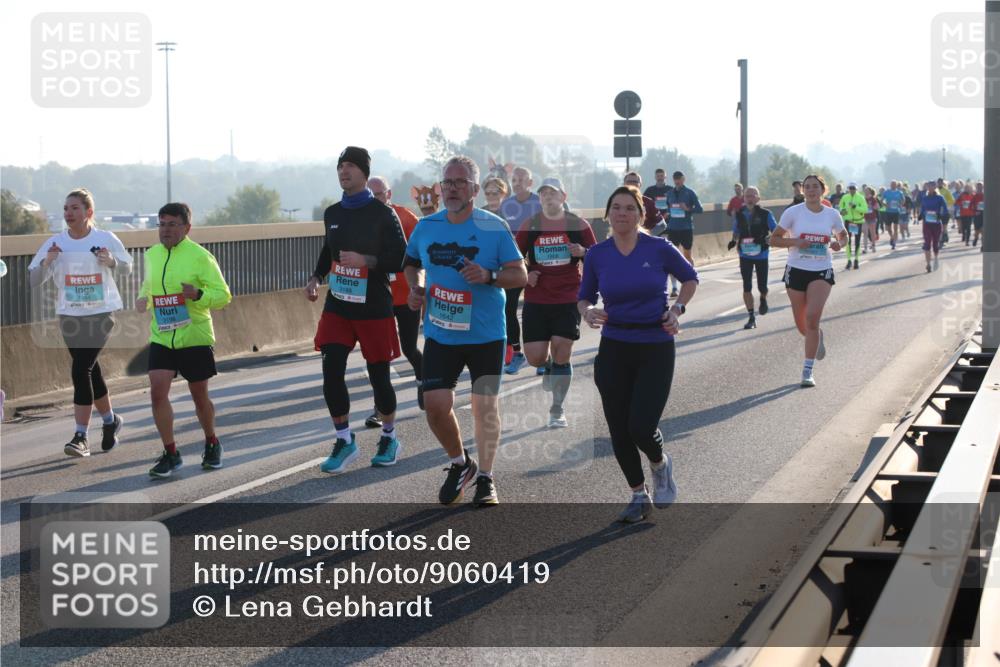 03.10.2025 - Köhlbrandbrückenlauf Lena Gebhardt http://msf.ph/oto/9060419 03.10.2025 09:19:17 Position 1 1944, 3198, 3188, 1642 meine-sportfotos.de