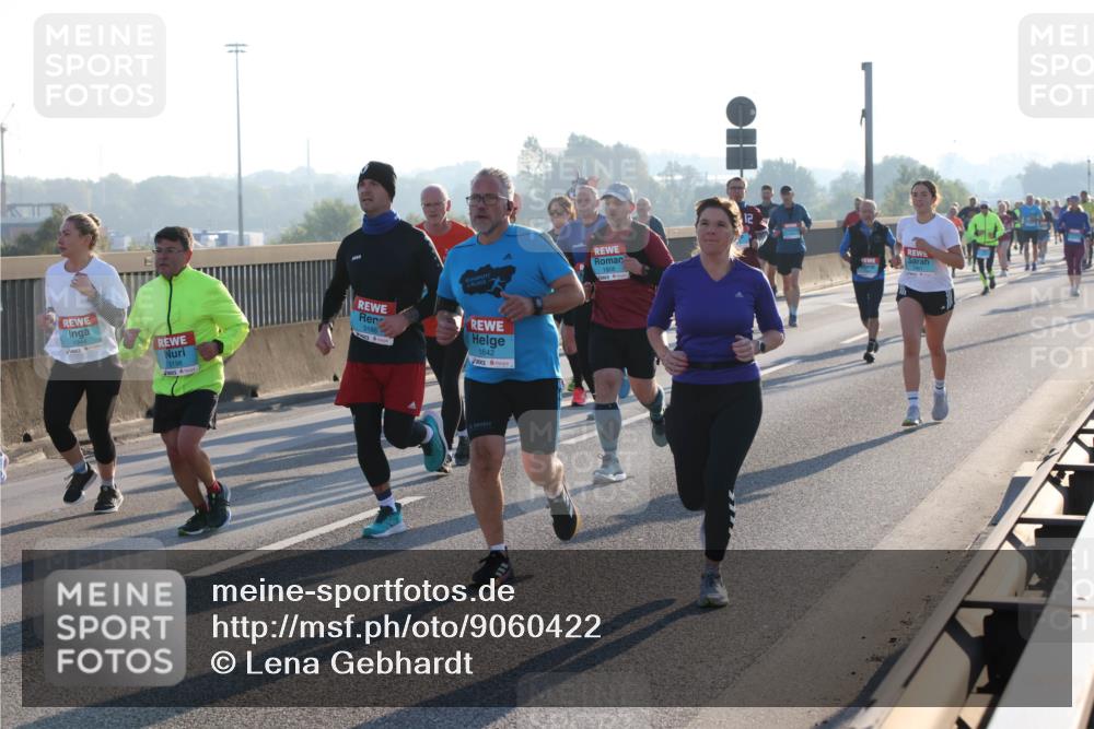 03.10.2025 - Köhlbrandbrückenlauf Lena Gebhardt http://msf.ph/oto/9060422 03.10.2025 09:19:17 Position 1 3198, 3188, 1642, 1808 meine-sportfotos.de