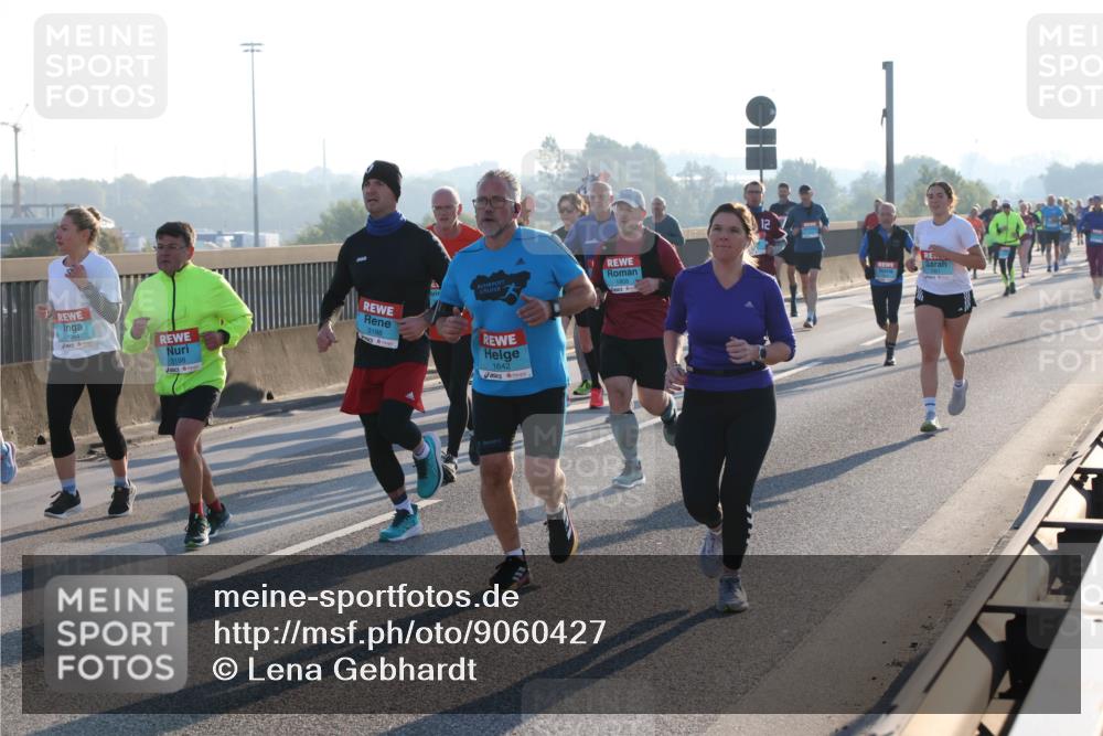03.10.2025 - Köhlbrandbrückenlauf Lena Gebhardt http://msf.ph/oto/9060427 03.10.2025 09:19:17 Position 1 1944, 3198, 3188, 1642, 12 meine-sportfotos.de
