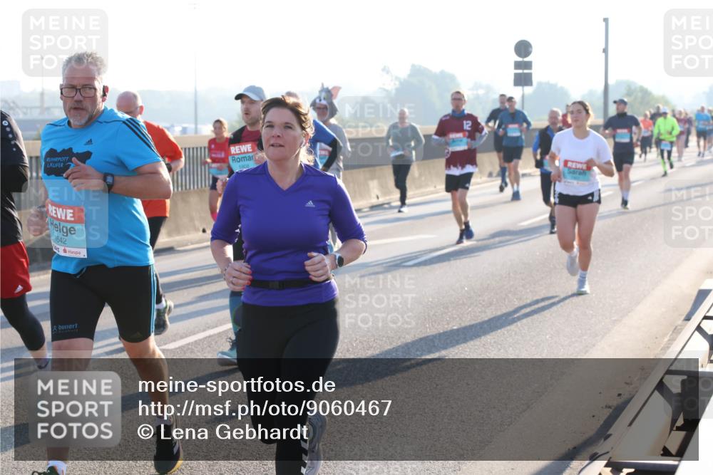 03.10.2025 - Köhlbrandbrückenlauf Lena Gebhardt http://msf.ph/oto/9060467 03.10.2025 09:19:18 Position 1 1642 meine-sportfotos.de
