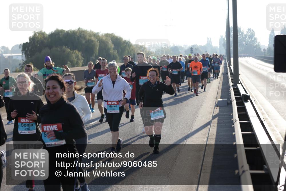 03.10.2025 - Köhlbrandbrückenlauf Jannik Wohlers http://msf.ph/oto/9060485 03.10.2025 09:22:39 Position 3 2218, 1940, 2436, 2116 meine-sportfotos.de