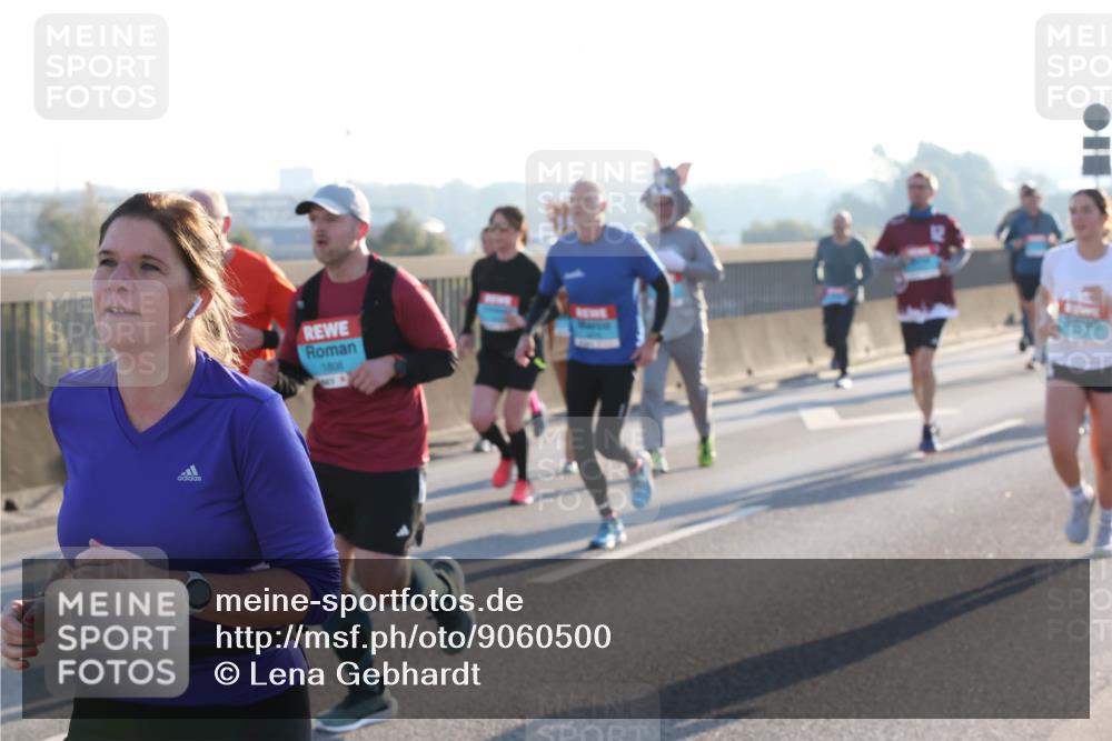 03.10.2025 - Köhlbrandbrückenlauf Lena Gebhardt http://msf.ph/oto/9060500 03.10.2025 09:19:19 Position 1 1808 meine-sportfotos.de