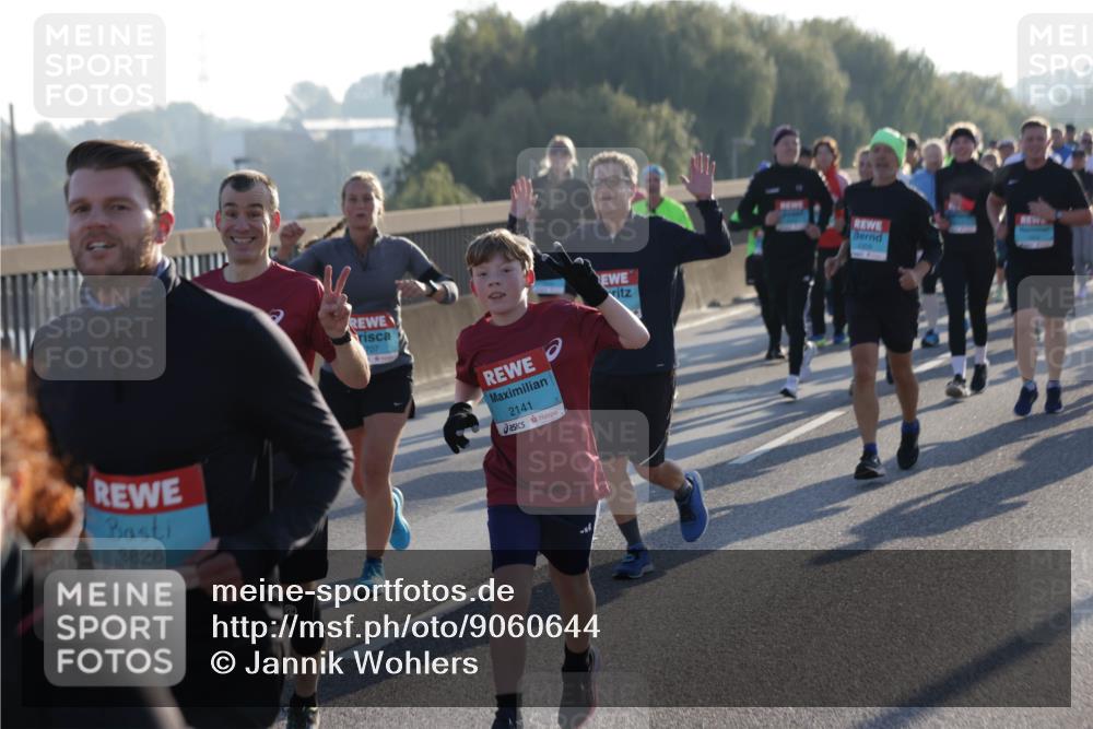 03.10.2025 - Köhlbrandbrückenlauf Jannik Wohlers http://msf.ph/oto/9060644 03.10.2025 09:22:42 Position 3 3826, 707, 2141 meine-sportfotos.de