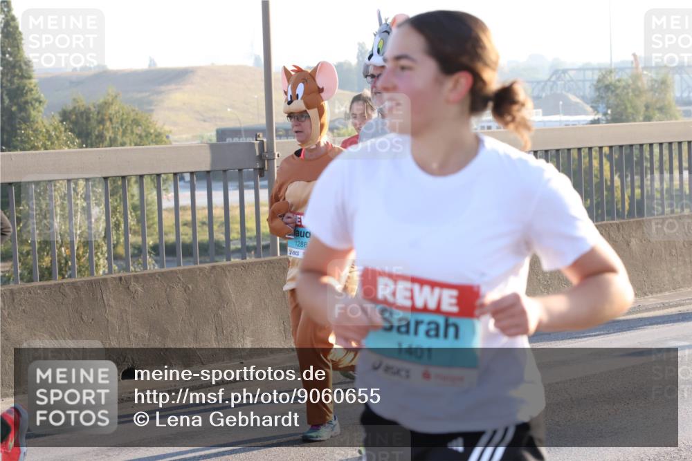 03.10.2025 - Köhlbrandbrückenlauf Lena Gebhardt http://msf.ph/oto/9060655 03.10.2025 09:19:22 Position 1 1288, 1401 meine-sportfotos.de