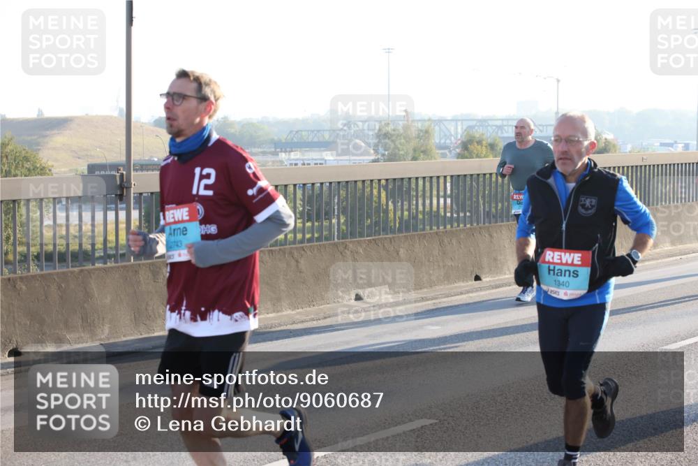 03.10.2025 - Köhlbrandbrückenlauf Lena Gebhardt http://msf.ph/oto/9060687 03.10.2025 09:19:23 Position 1 12, 2743, 1340 meine-sportfotos.de